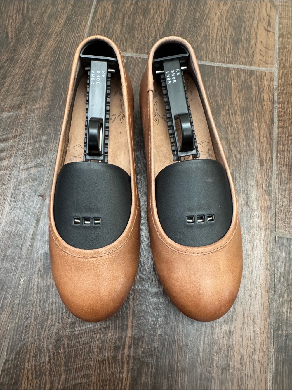 Taos tan Leather Chit Chat Round Toe Comfort Support Ballet Flats sz 6